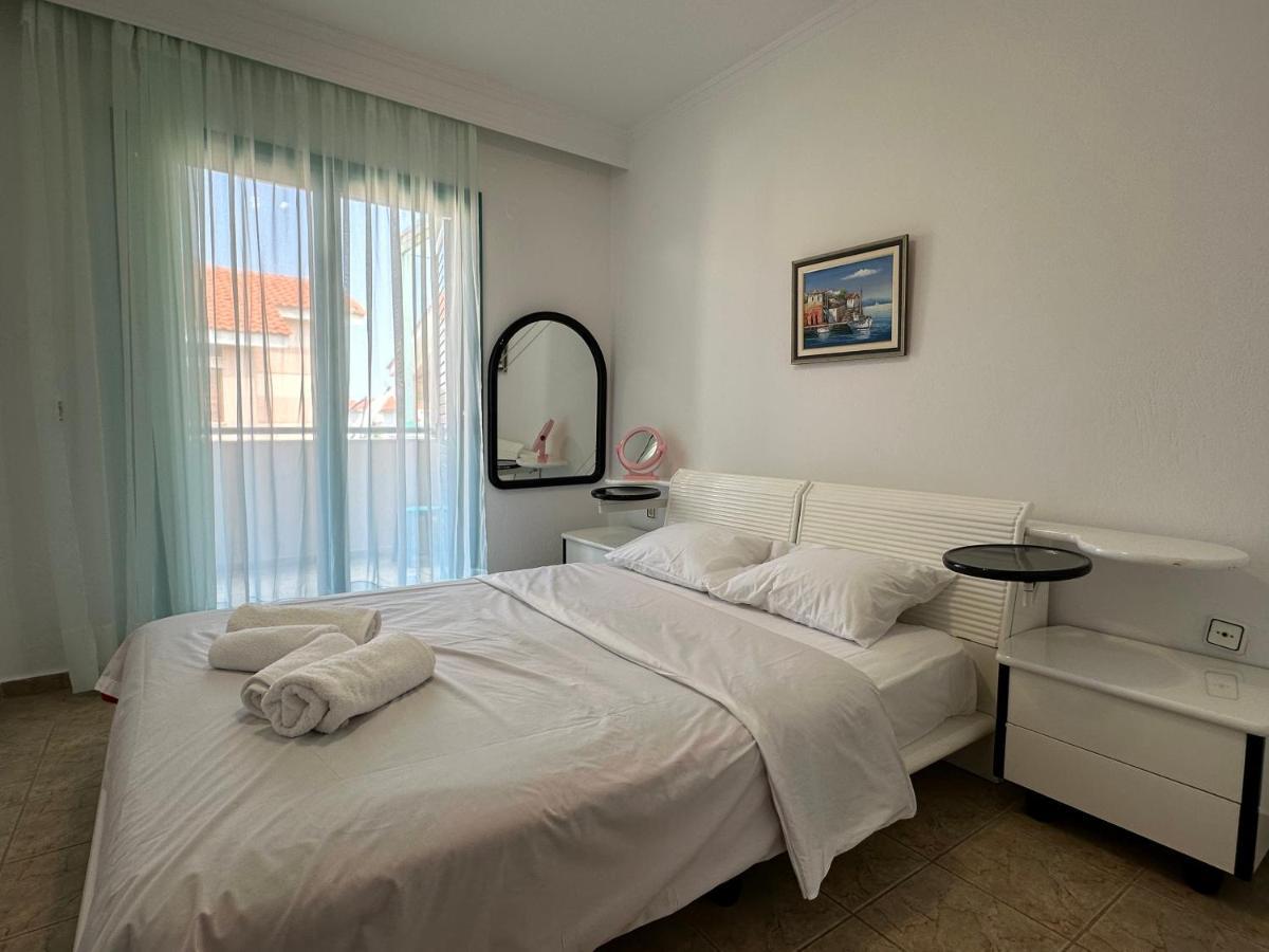 Emerald Seaside Apartment In Pefkohori Pefkochori Bagian luar foto