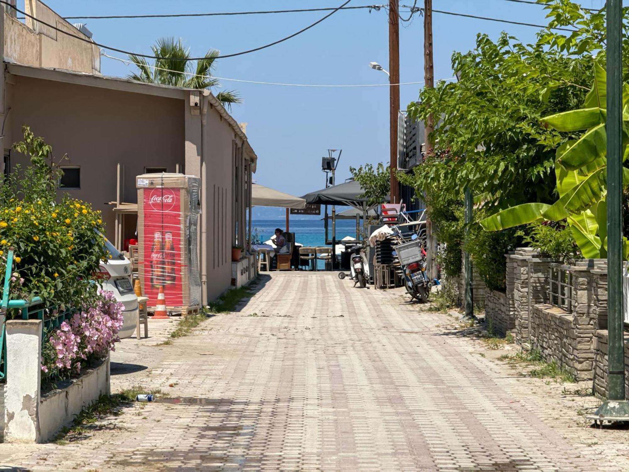 Emerald Seaside Apartment In Pefkohori Pefkochori Bagian luar foto